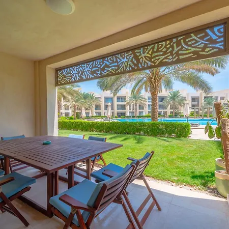 Elegant Apartment With Pool And Beach Access