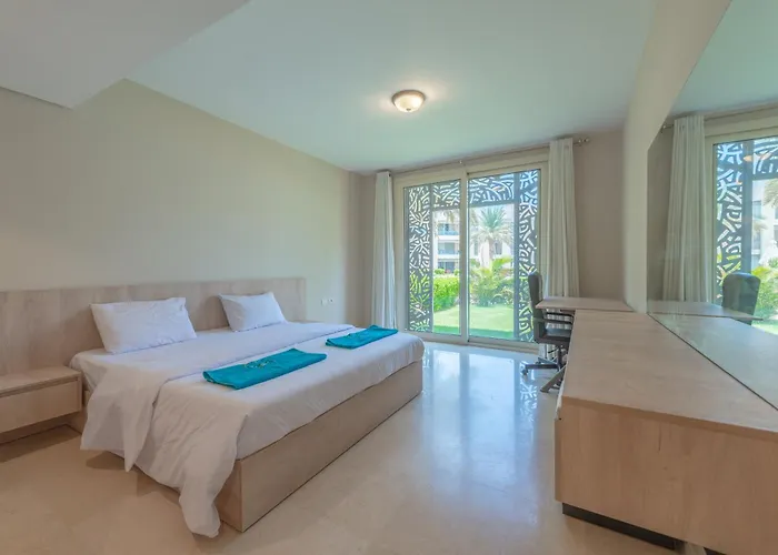 Elegant With Pool And Access